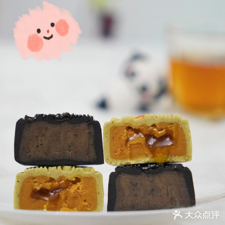 丹桂飘香月满溢，中秋佳节人团圆