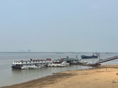 -巴陵广场