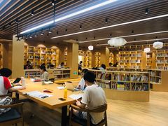 -漕河泾街道图书馆(漕河泾社区文化活动中心店)