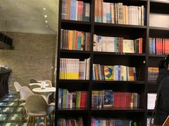 -钟书阁(松江泰晤士小镇店)