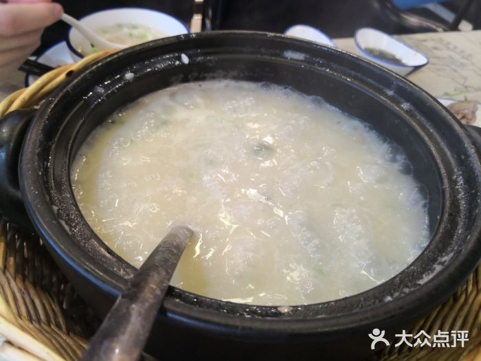 肉神潮汕卤鹅鲍鱼干贝砂锅粥图片