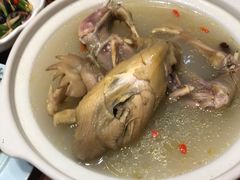 清炖全鸡-老滇山寨•云南特色菜•地方菜•民族风情歌舞表演(金碧店)