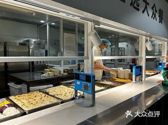 地点在T2，本来想去吃KFC看到旁边写着员工餐厅心想