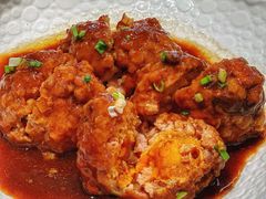 鸭蛋黄狮子头-梅飞酒家(桑园路店)