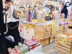 -曼谷四叶草彩妆&纪念品  (chitlom)