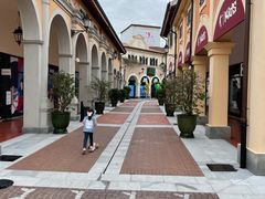 -佛罗伦萨小镇广佛名品奥特莱斯(疏港路店)