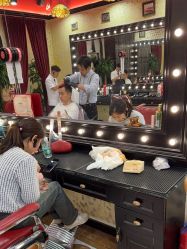-东方先生国潮男士理发馆