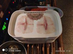 -老牌坊云南鱼豆花火锅(哈西万达店)
