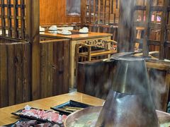 -果松木炭酸菜铜火锅·外婆参鸡汤