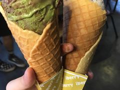 -莓园冰淇淋店