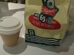 -Winchell's Donuts House