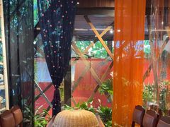 -Cuc Gach Quan Restaurant