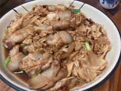 肥猪肉焖笋干-银峰农庄·特色烧鸡·鲜无花果浸鸡