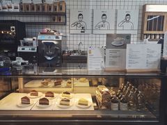 面包甜点陈列柜-明谦·Coffee&Cocktail Bar(美您公园店)
