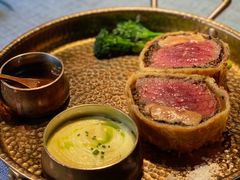 惠灵顿牛排-弦月窗LUNETTE BY AMANDA(复兴路店)