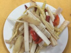 泡笋子-荣生萝卜汤饭店