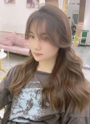 点击看大图 -V8潮牌·接发烫染连锁