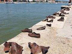 -多瑙河畔鞋履雕塑