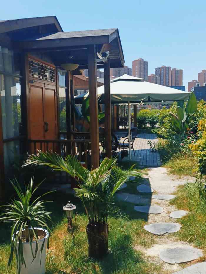 和悦酒店花园餐厅-"很不错的庭院环境,就是不太好吃,卖相也不.