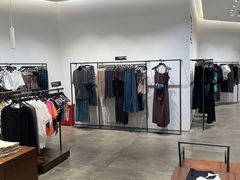 -URBAN REVIVO(上海中庚漫游城店)