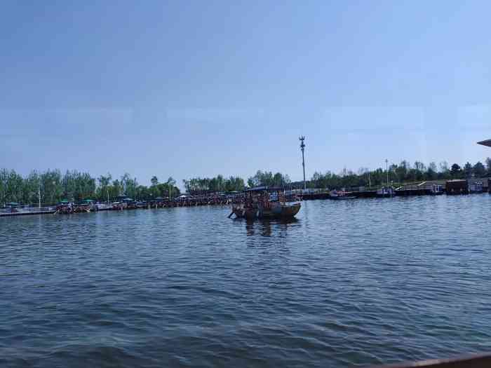 白洋淀景区-"欢乐宝岛乐园,在淀内的一个小岛上环境不好.