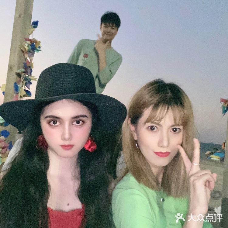 玫瑰海岸,一个可以骑马的海滩,有很多来拍婚纱照的