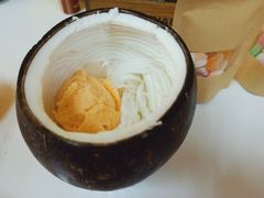 -志龙皇冠吃货椰子铺