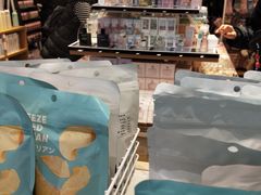 -名创优品(北京新中关购物中心地铁层店)