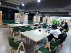 -曹家渡街道图书馆