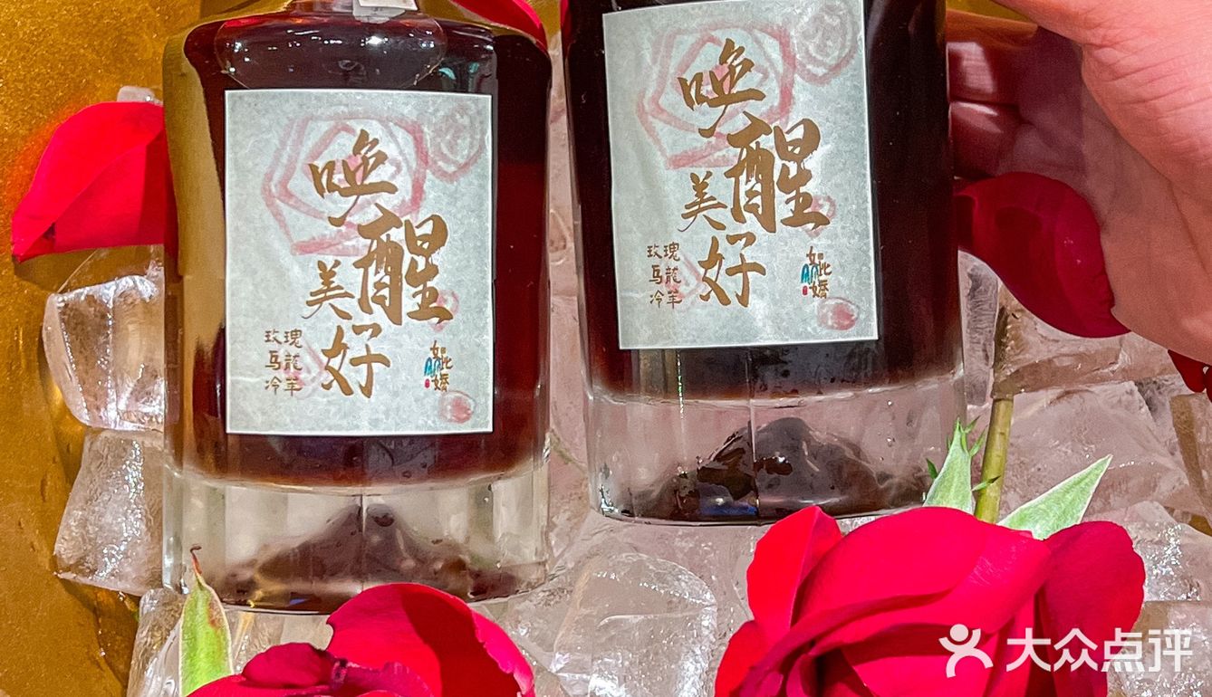 没想到刚刚办好校友卡 就在川大南门发现这家国风茶咖