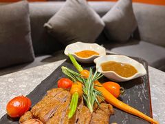 迷迭香烤果蔬M9和牛-满堂匠心川宴·私房菜(天府三街店)