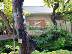 -Chom Cafe and Restaurant