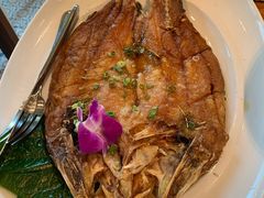 -Chom Cafe and Restaurant
