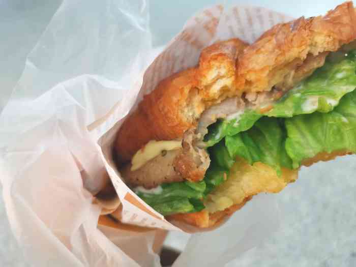 lc猪扒包-"坐飞机出去旅游,在机场找地方吃晚饭,吃腻.