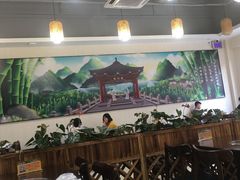 大堂-胡须哥网红竹筒菜
