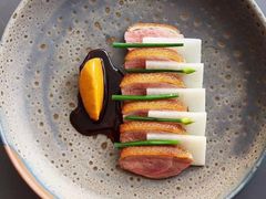 -上海龙吴水胜海发市场