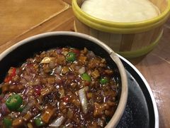 传统黑三剁配薄饼-雀舞云南菜(天津天河城购物中心店)