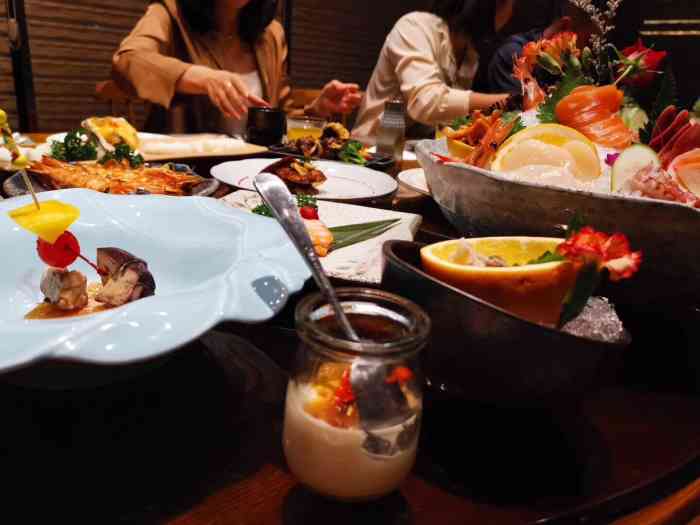 m2 club(珠海店)-"门口还蛮高大上的,里面很热闹,有表演看,.