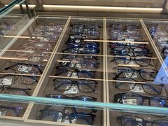 -博士眼镜集团石人工眼镜(虹口万泰店)
