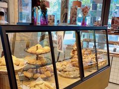 面包甜点陈列柜-Dough&Joe团憩(瑞虹天地月亮湾店)