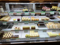 面包甜点陈列柜-蜂蝶来饼店(拱北总店)