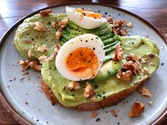 牛油果煮蛋吐司-RAC BAR(安福路店)