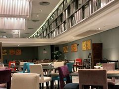 -上海滴水湖皇冠假日酒店