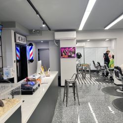 -15C7 男士理发馆 烫染专业店