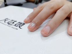 -灰姑娘美甲美睫馆