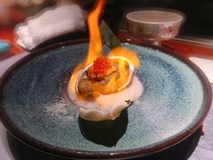 火焰黑鲍鱼配鲜海胆三文鱼籽-岩也·日料与酒(龙岗天安云谷店)