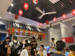 大堂-爆炸头阿姨小四川正宗川味小吃(无任何分店)