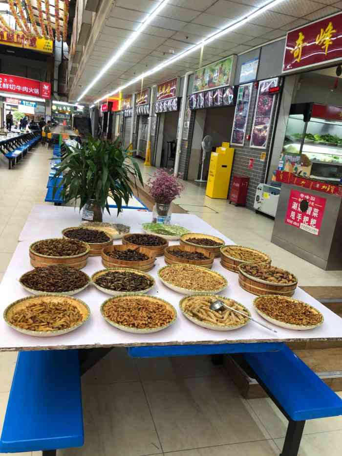 祥云美食城-"年初的时候,第一次去那旅游,导游介绍的.