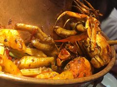 -沪小二炭火蛙锅(淮海中路美食不夜城店)