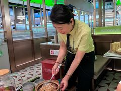 -洪氏嗨捞·广东猪肚鸡·椰子鸡火锅(西咸万象城店)